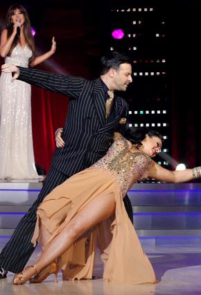 نايا تفوز بجدارة كأس  Dancing with the Stars